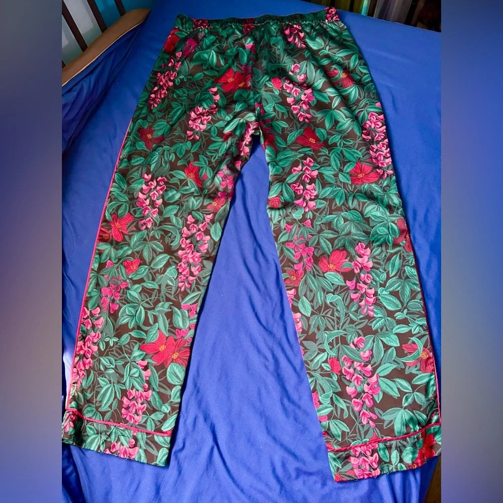 Ann Taylor Dark Green, Pink Tropical Floral Pajama Set, Size M - Picture 13 of 15